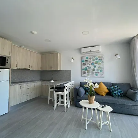 Апартаменты Billy's Marina 360 With Pool Access *